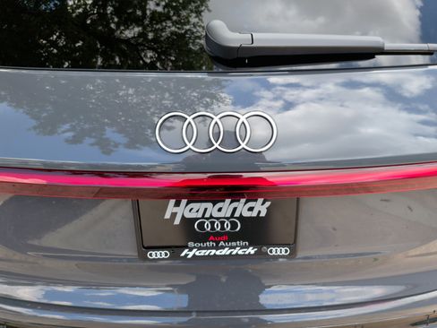 Certified 2025 Audi Q6 e-tron Premium w/ Convenience Package RWD image 40