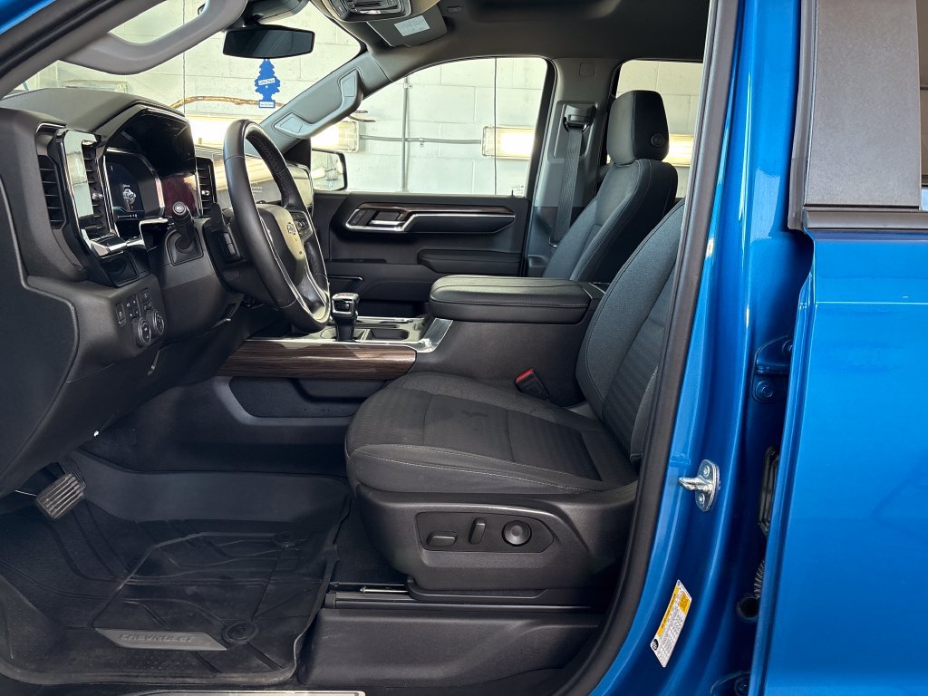 Used 2023 Chevrolet Silverado 1500 RST w/ Convenience Package II AWD/4WD image 14