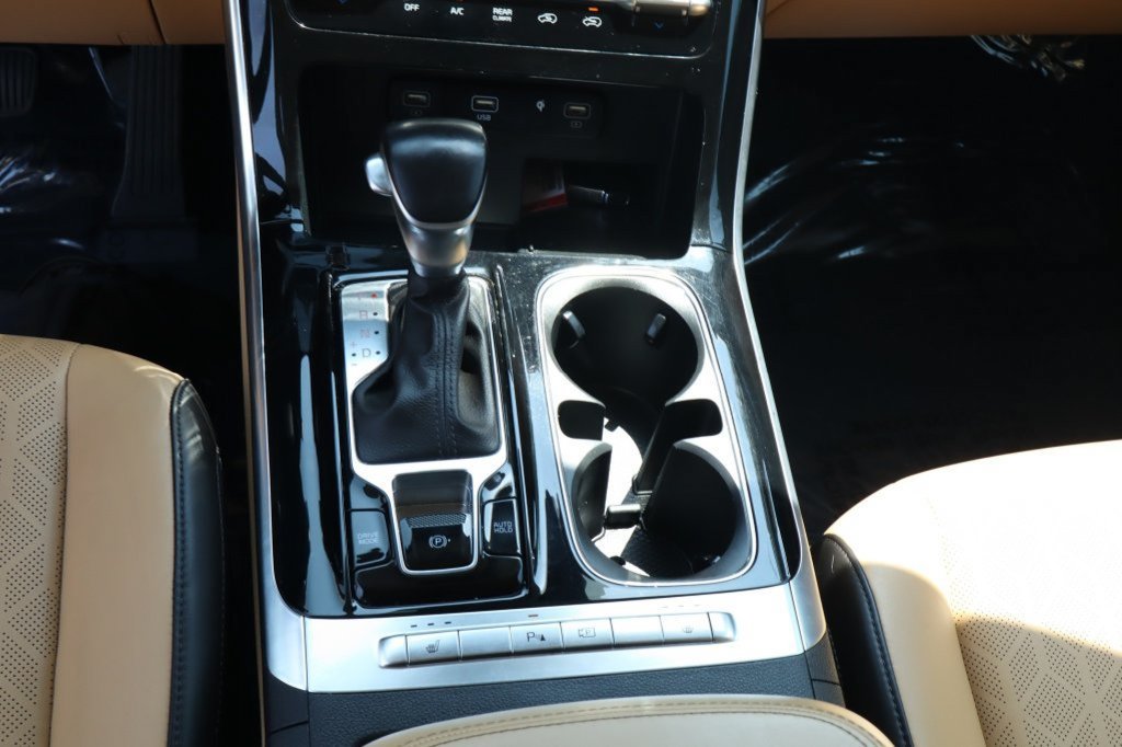 Used 2024 Kia Carnival EX FWD image 31