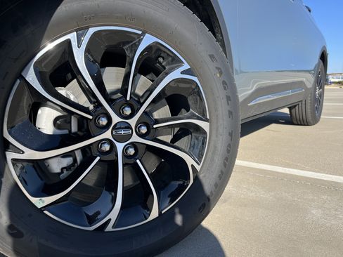 New 2026 Lincoln Nautilus Premier image 13