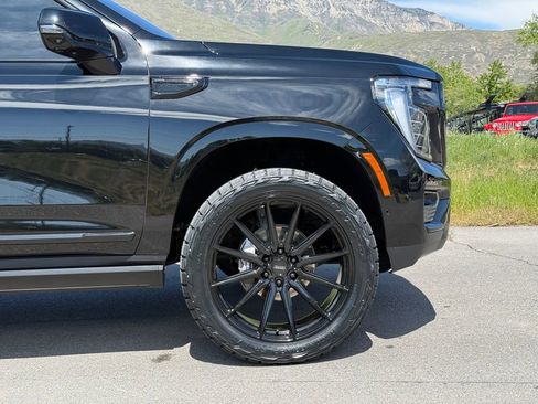 Used 2025 GMC Yukon Denali Ultimate AWD/4WD image 3