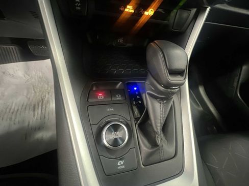 Used 2025 Toyota RAV4 XLE image 28