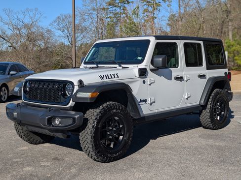 Used 2025 Jeep Wrangler Willys image 5