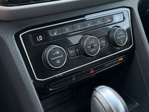 Used 2023 Volkswagen Atlas SE image 22