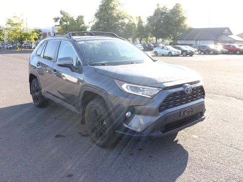 Used 2020 Toyota RAV4 XLE AWD/4WD image 3