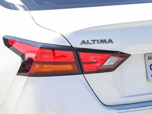 Used 2023 Nissan Altima 2.5 SR FWD image 9