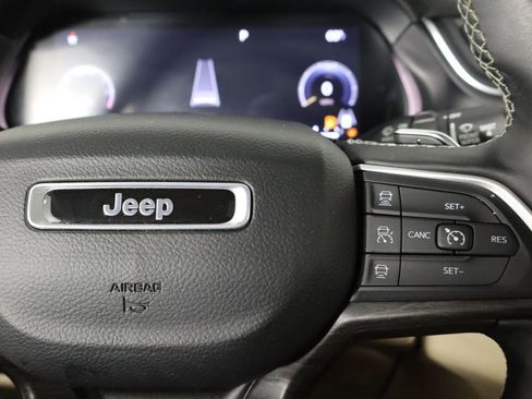 Used 2022 Jeep Grand Cherokee Limited AWD/4WD image 10