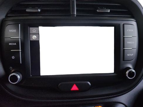 Certified 2023 Kia Soul LX w/ LX Technology Package FWD image 15