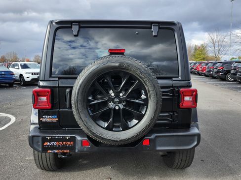 Used 2021 Jeep Wrangler Unlimited Sahara w/ Cold Weather Group image 17