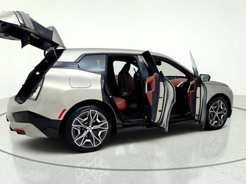 Used 2024 BMW iX xDrive50 w/ Premium Package AWD/4WD image 19