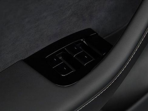 Used 2018 Tesla Model 3 Long Range image 9