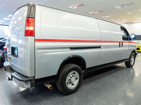 Used 2017 Chevrolet Express 3500 Extended RWD image 6