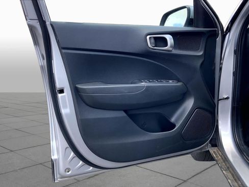 Used 2025 Hyundai Venue SEL FWD image 22