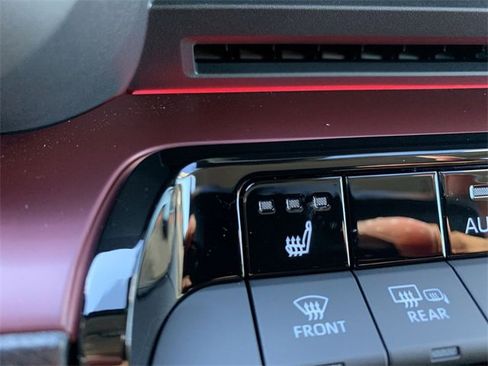 Certified 2025 Toyota Prius Plug-In Hybrid image 28