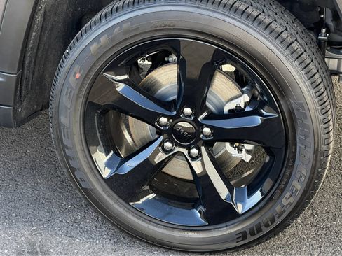 New 2025 Jeep Grand Cherokee L Altitude image 6