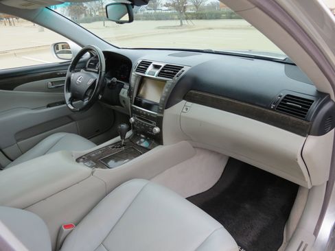 Used 2011 Lexus LS 460 image 40