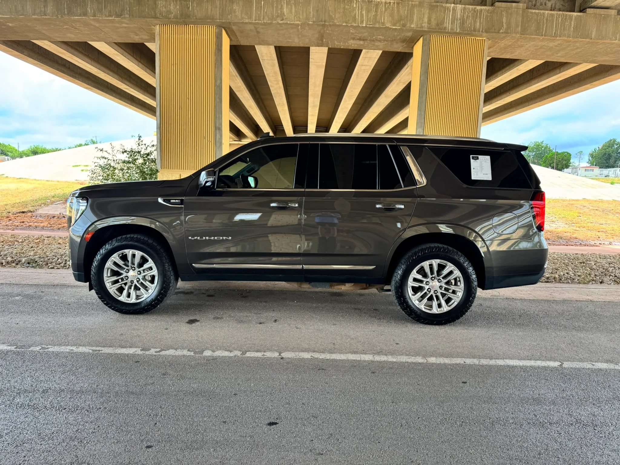 Used 2021 GMC Yukon SLT w/ SLT Luxury Plus Package AWD/4WD image 6