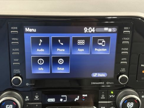 Used 2022 Toyota Highlander XLE AWD/4WD image 17