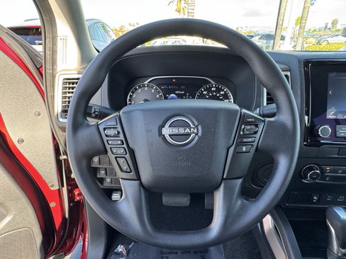 Used 2022 Nissan Frontier SV w/ Technology Package image 18