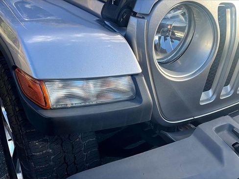 Used 2018 Jeep Wrangler Unlimited Sahara w/ Dual Top Group image 26