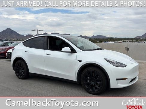 Used 2022 Tesla Model Y Long Range AWD/4WD image 1