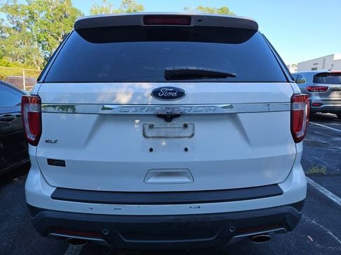 Used 2018 Ford Explorer XLT FWD image 9