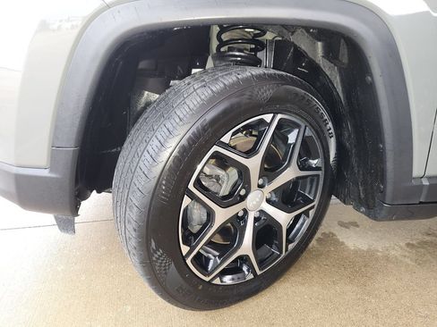 Used 2024 Jeep Compass Latitude AWD/4WD image 31