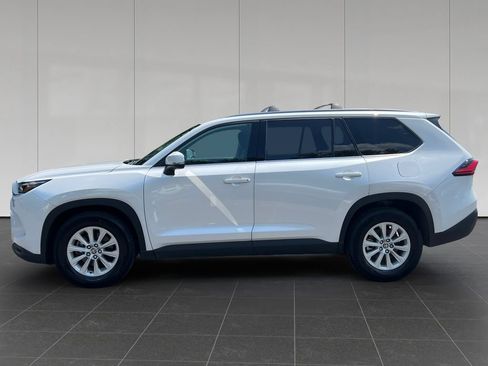 Used 2024 Toyota Grand Highlander AWD image 2