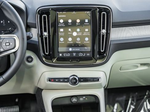 New 2026 Volvo XC40 B5 Ultra w/ Protection Package Premier image 21