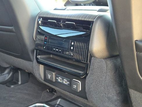 Used 2023 Jeep Wagoneer Series III w/ Rear Seat Video Group 1 AWD/4WD image 11