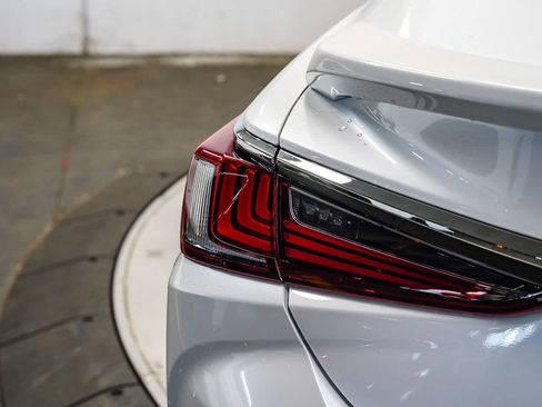 Used 2025 Lexus ES 300h w/ Premium Package FWD image 11
