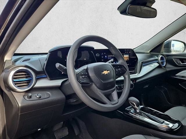 Used 2025 Chevrolet Trax LT FWD image 10