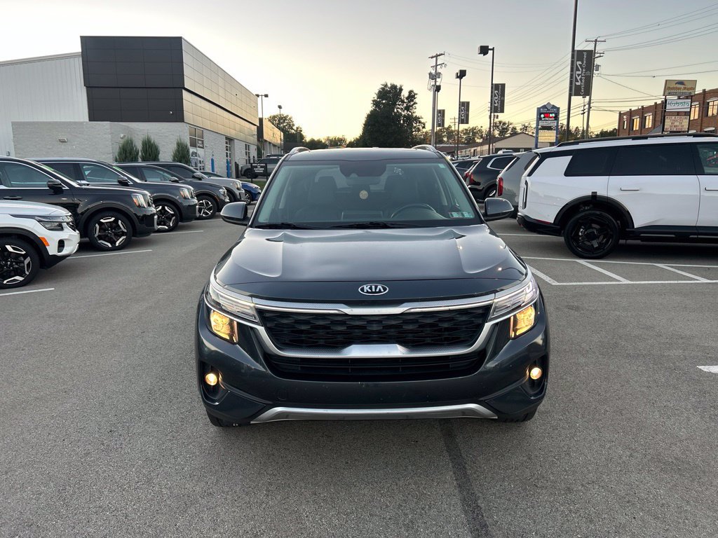 Certified 2021 Kia Seltos EX AWD/4WD image 2