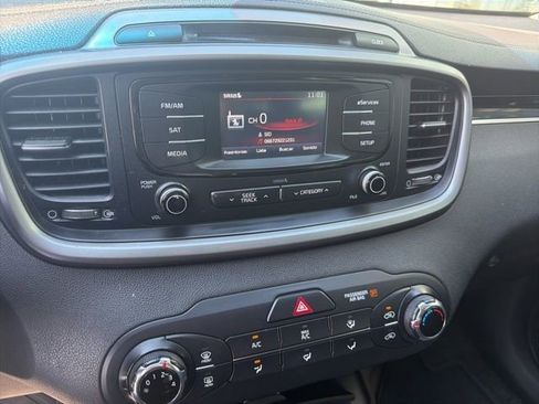 Used 2016 Kia Sorento LX image 24