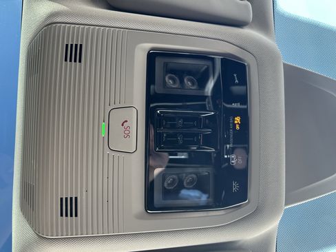 Used 2024 Volkswagen Atlas SE w/ Panoramic Sunroof Package image 32