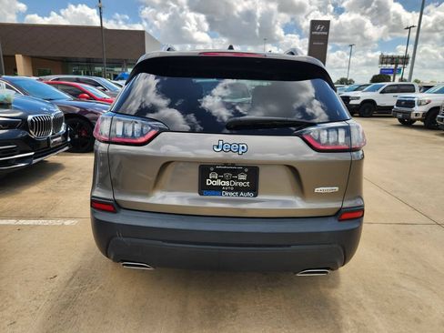 Used 2019 Jeep Cherokee Latitude w/ Popular Appearance Group FWD image 7