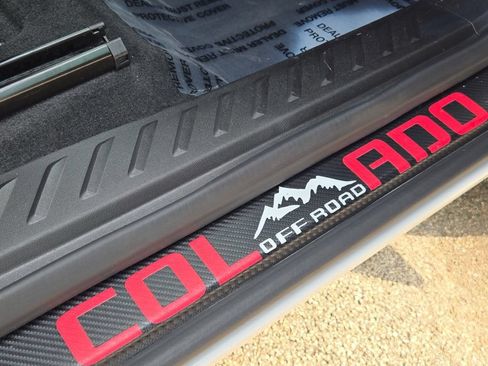 Used 2023 Chevrolet Colorado LT RWD image 8