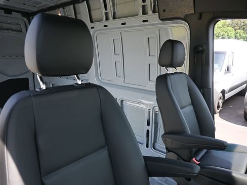 Used 2025 Mercedes-Benz Sprinter 2500 image 19