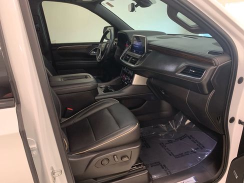 Used 2021 Chevrolet Tahoe Premier w/ Premium Package image 14