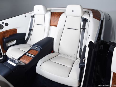 Used 2016 Rolls-Royce Dawn image 31