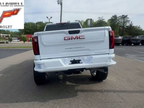 Used 2026 GMC Sierra 2500 Denali w/ Denali Reserve Package image 7