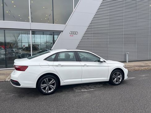 Used 2023 Volkswagen Jetta SE w/ Panoramic Sunroof Package image 19