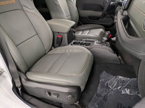 Used 2025 Jeep Gladiator Mojave image 29