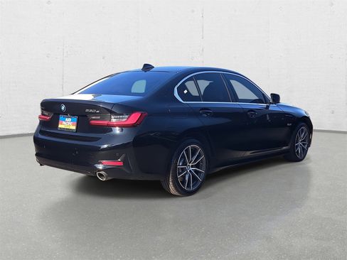 Used 2022 BMW 330e xDrive w/ Driving Assistance Package image 5