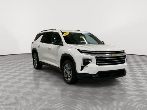 Certified 2025 Chevrolet Traverse LT image 13