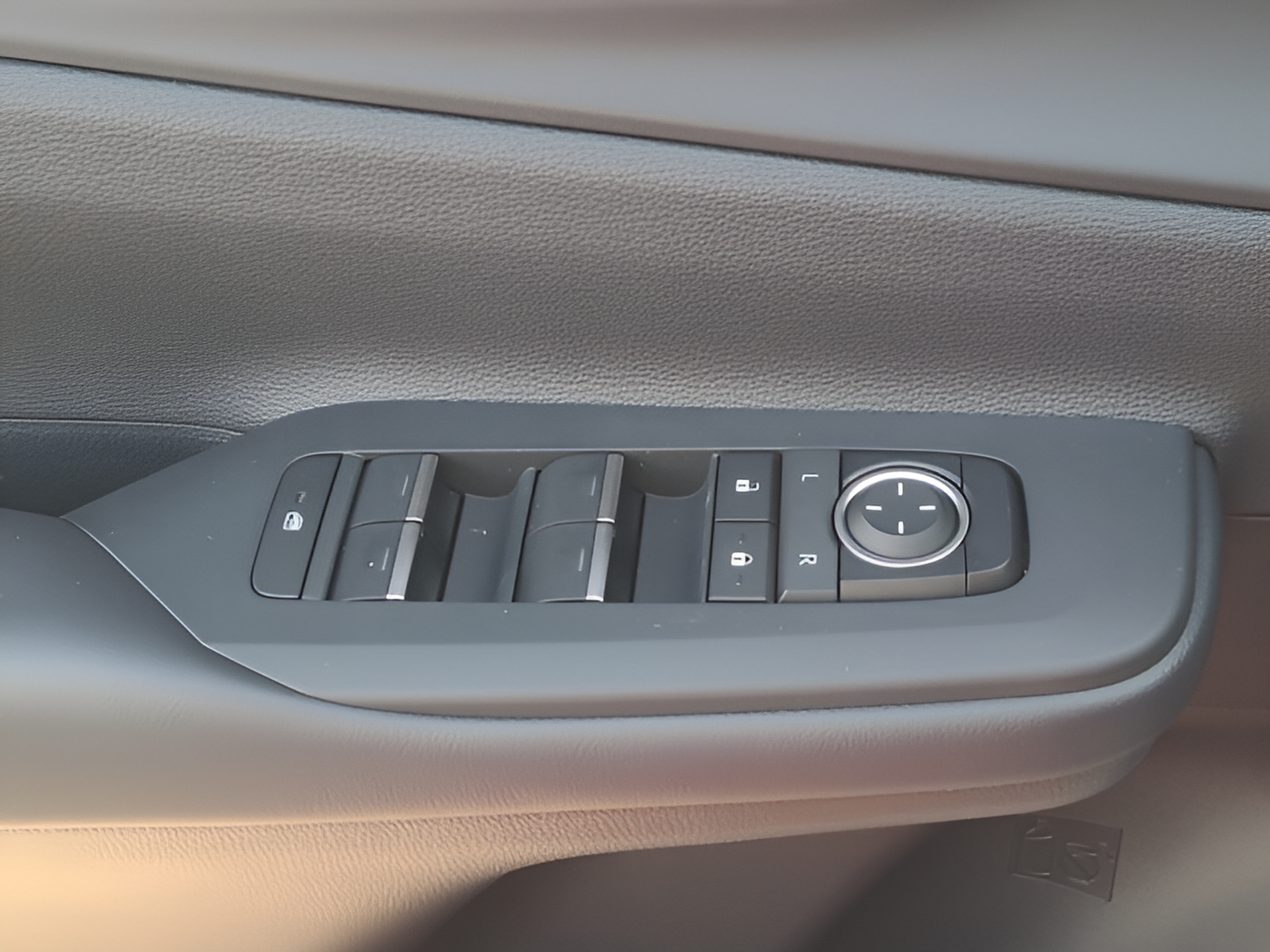 New 2026 Toyota Prius Plug-In Hybrid FWD image 23