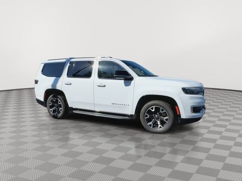 Used 2024 Jeep Wagoneer Series III w/ Flexible Seating Group image 2