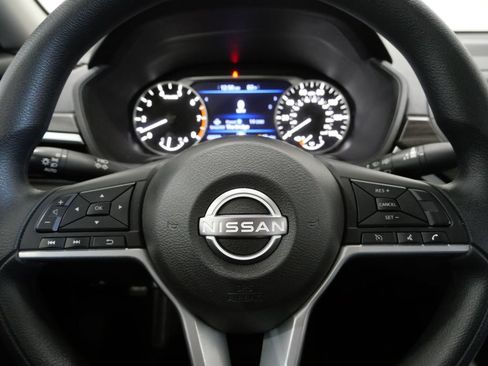 Used 2025 Nissan Altima 2.5 SV FWD image 15