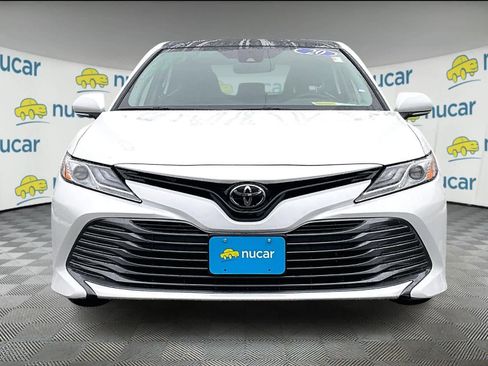 Used 2020 Toyota Camry XLE image 2