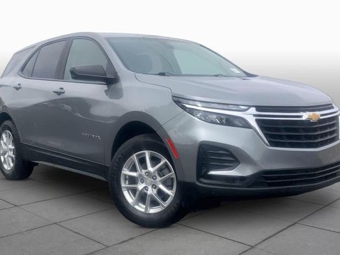 Used 2023 Chevrolet Equinox LS w/ LS Convenience Package image 3